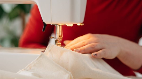 Pourquoi s'équiper d'une machine à coudre industriel double entraînement ?