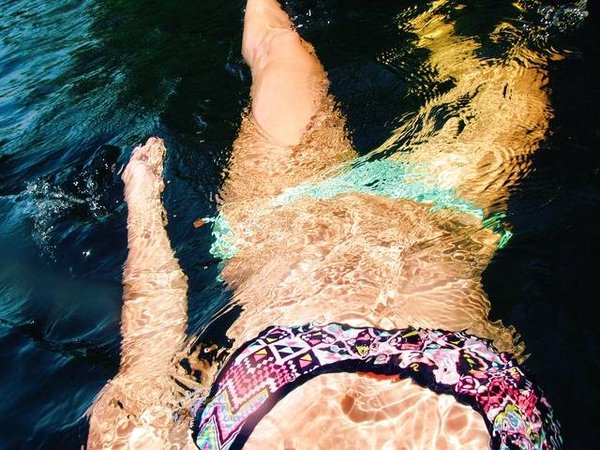 Les secrets d'un ventre plat : Choisissez le maillot de bain gaine parfait pour l'été